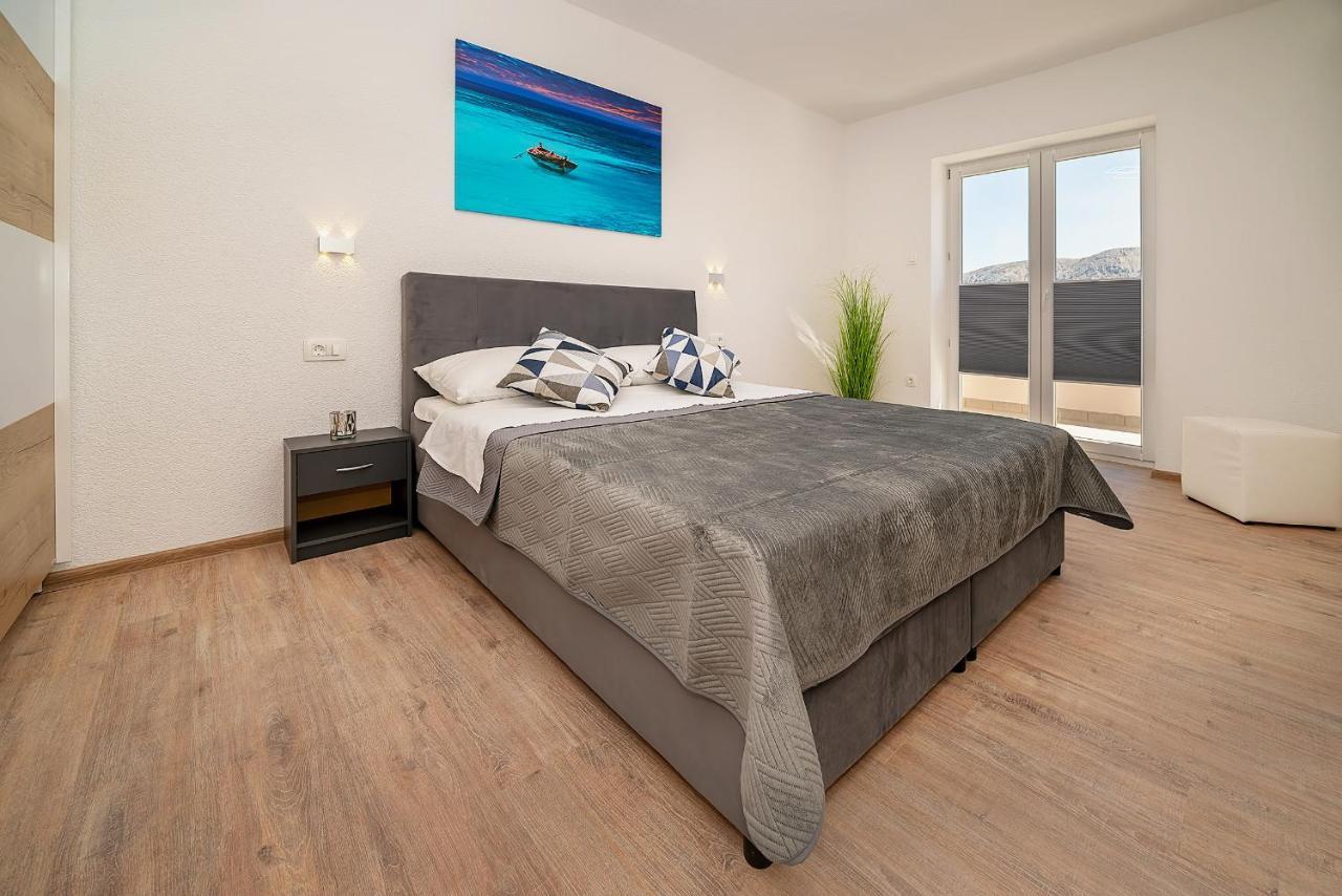 Apartments Gerta With Terrace บัชกา ภายนอก รูปภาพ